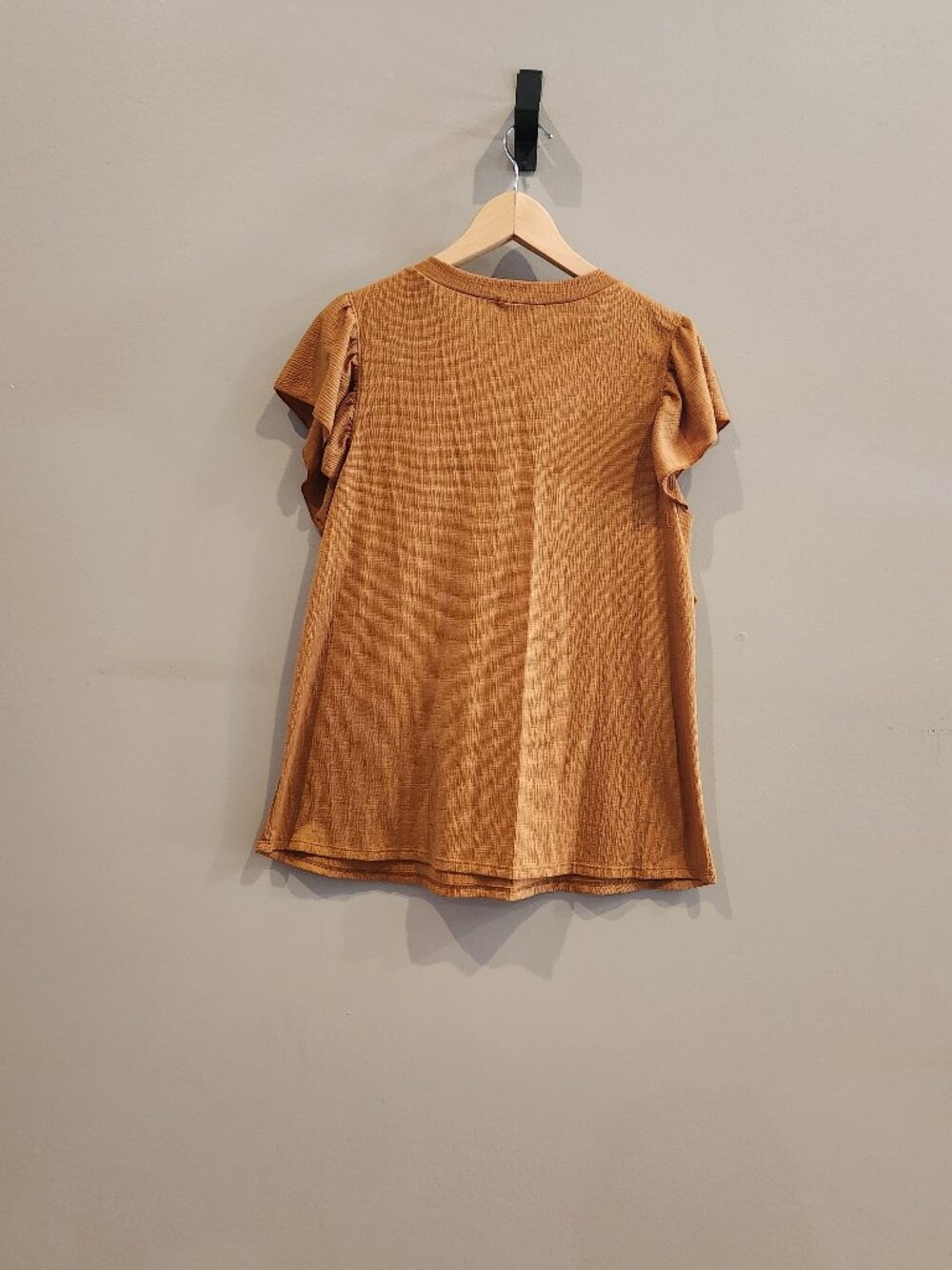 C'est Femme Textured Ruffle Pocket Flutter Sleeve Top Rust Brown Medium - Picture 2 of 3